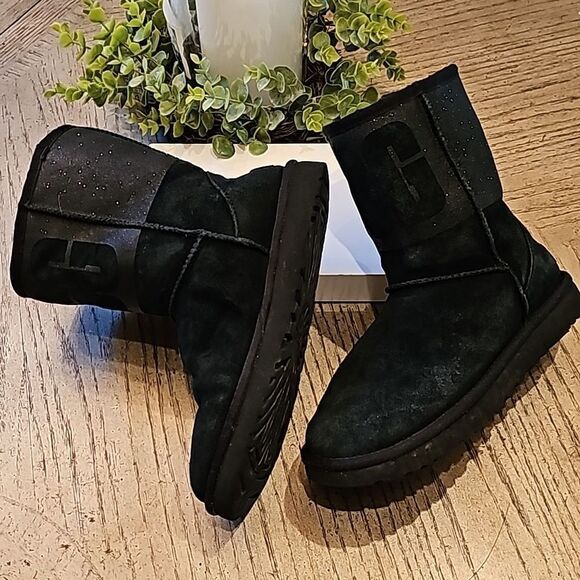 Black Ugg size 7 short glittery top part - Picture 1 of 13